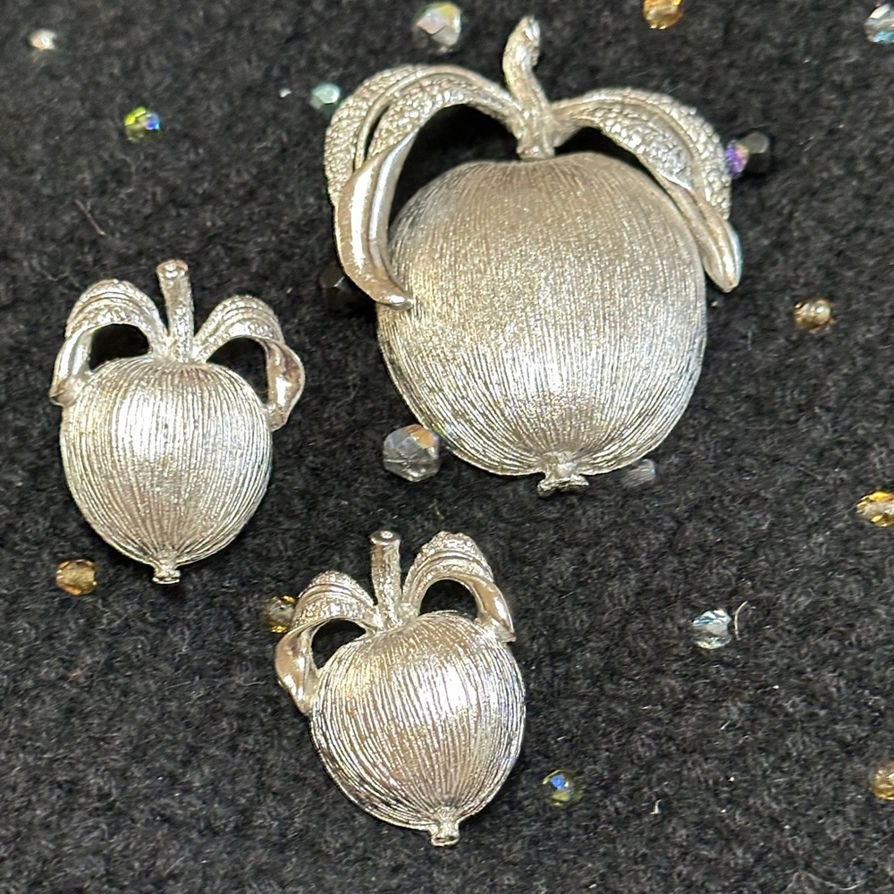 Sarah Coventry Silver Adam’s Delight 1961 Apple Vintage Brooch & Clip Earrings